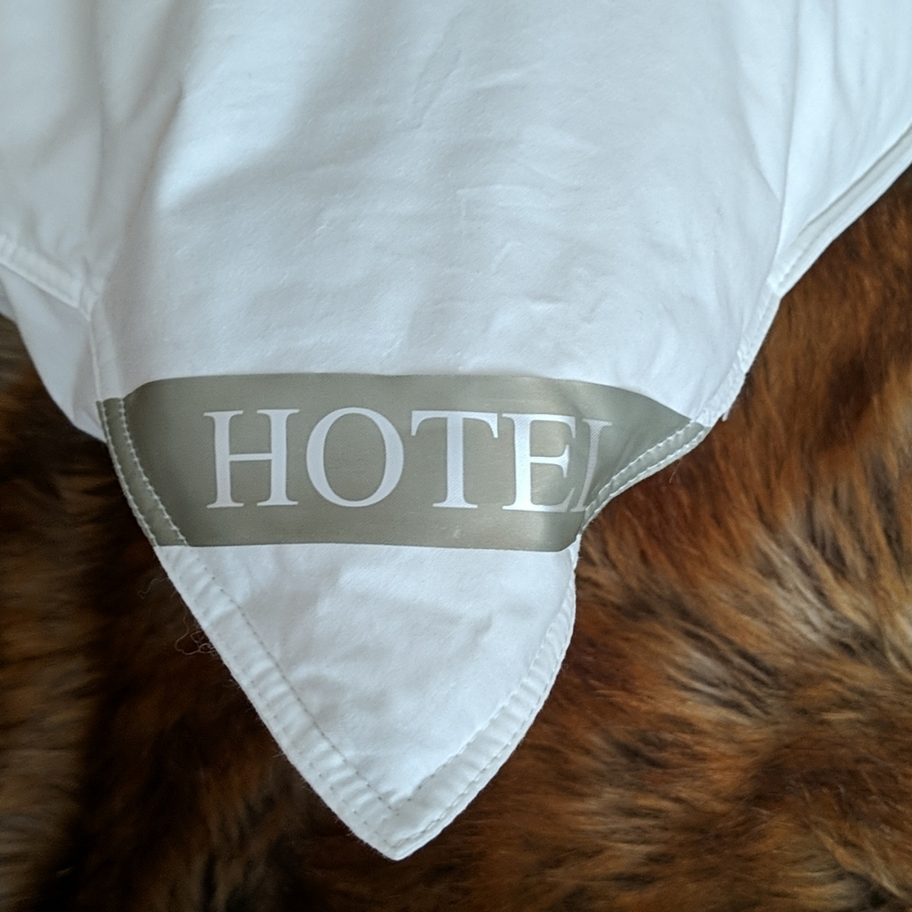 NWOT Hotel Standard Queen Pillow